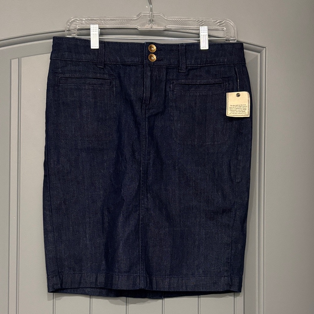 NWT Banana Republic Denim Blue Midi Skirt. 2 front & back pockets.